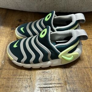 Nike Dynamo Go Kids Size 11c